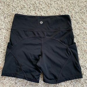 Lululemon black biker shorts with pockets